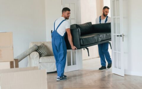 Trasporto divano facile e senza stress? Rhemove lo consegna dove vuoi
